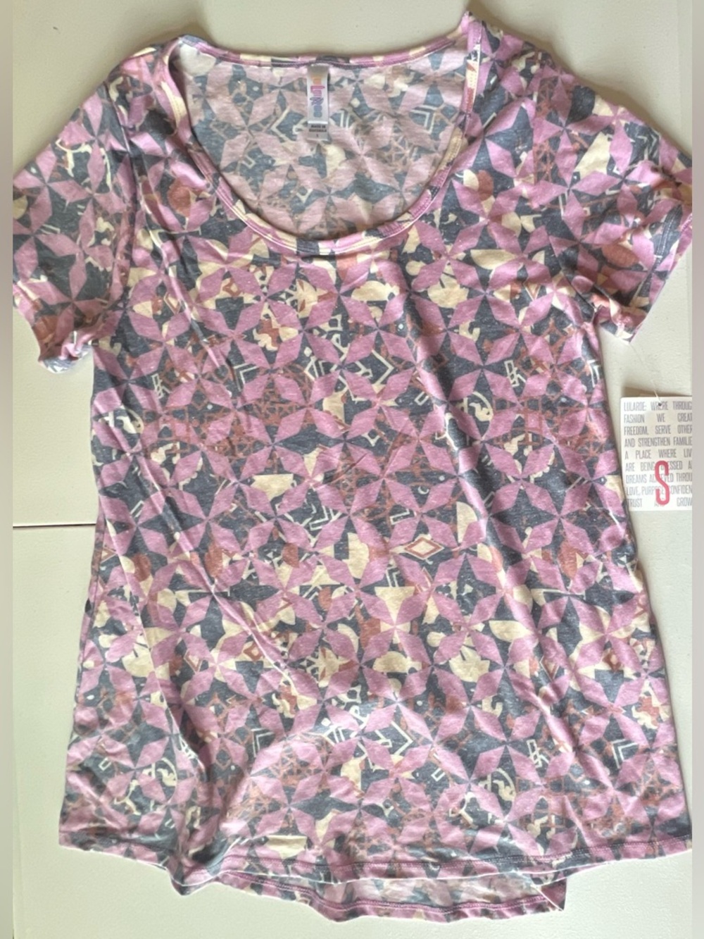 Lularoe Classic Tee - Size Small